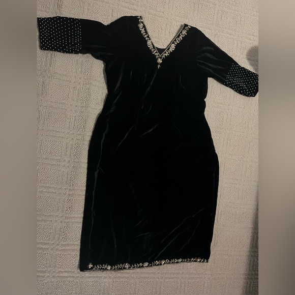 Black brand new velvet plazo suit with dupatta, available in shawl also - Picture 6 of 10